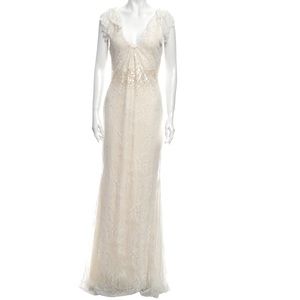 Vera Wang Ivory Embroidered Lace Wedding Gown;US 8
